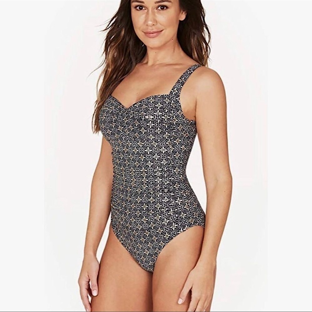 NIPTUCK SWIM Joanne Twist Front One Piece Swimsuit Size 4